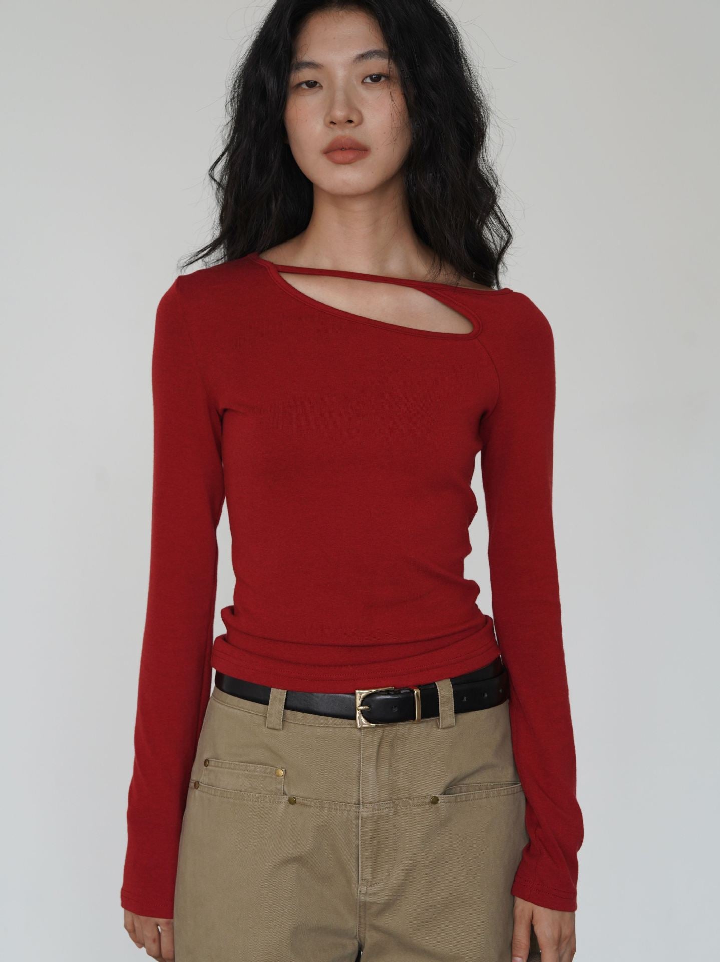 Red unilateral hollowed-out long-sleeved top women's design sense niche spring thin bottom T-shirt
