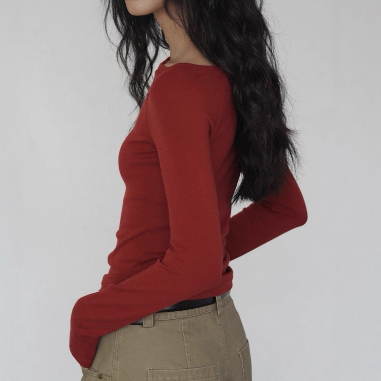 Red unilateral hollowed-out long-sleeved top women's design sense niche spring thin bottom T-shirt